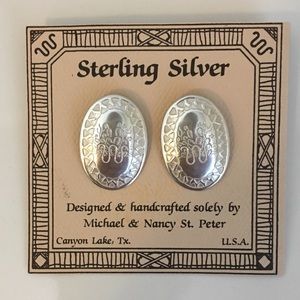 🍁•NWT KING RANCH RUNNING W EARRINGS•